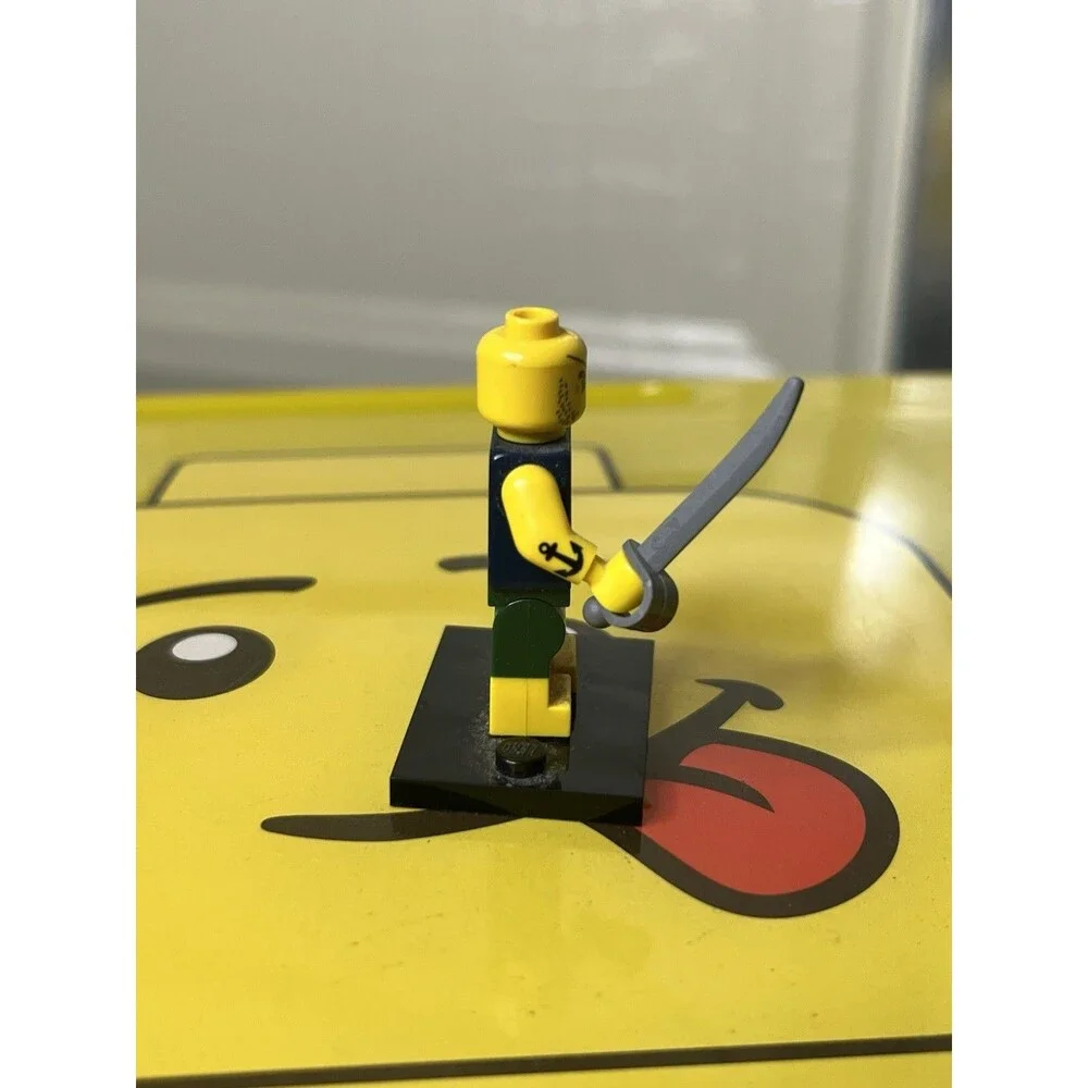 LEGO Minifigure Series 16 Scallywag Pirate